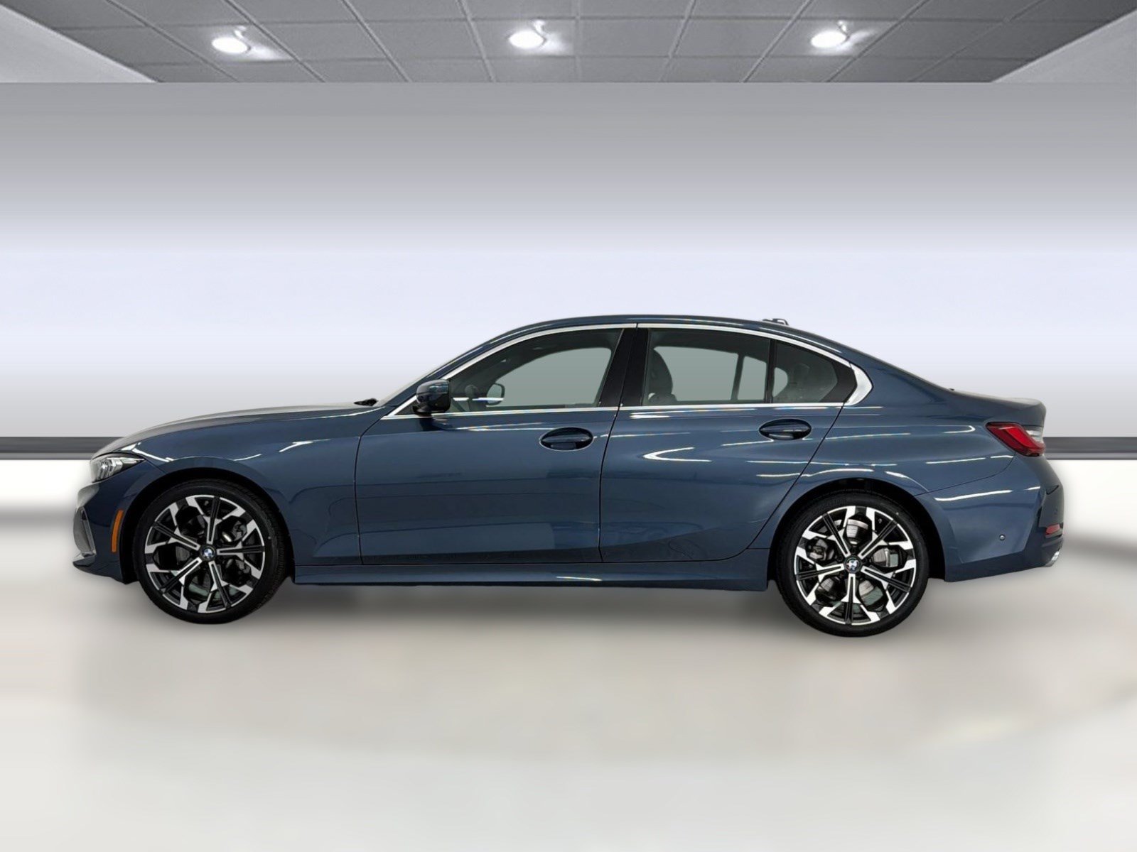 Certified 2025 BMW 330i Sedan RWD image 2