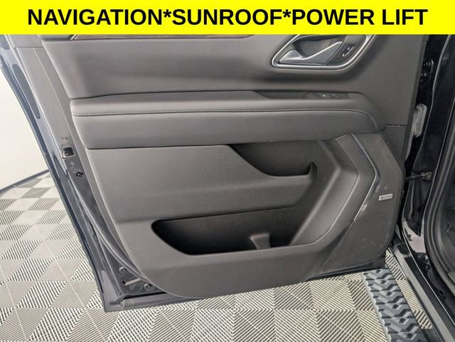 Used 2022 Chevrolet Suburban Z71 w/ Luxury Package image 30