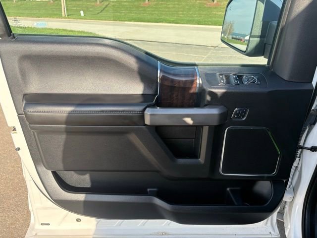 Used 2015 Ford F150 Platinum w/ Equipment Group 701A Luxury AWD/4WD image 11