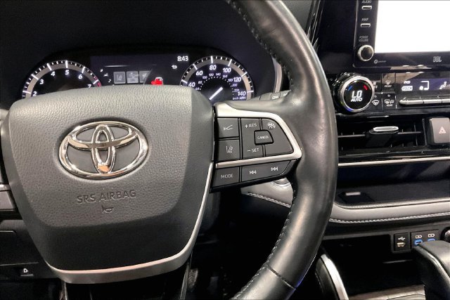 Used 2022 Toyota Highlander Limited AWD/4WD image 21