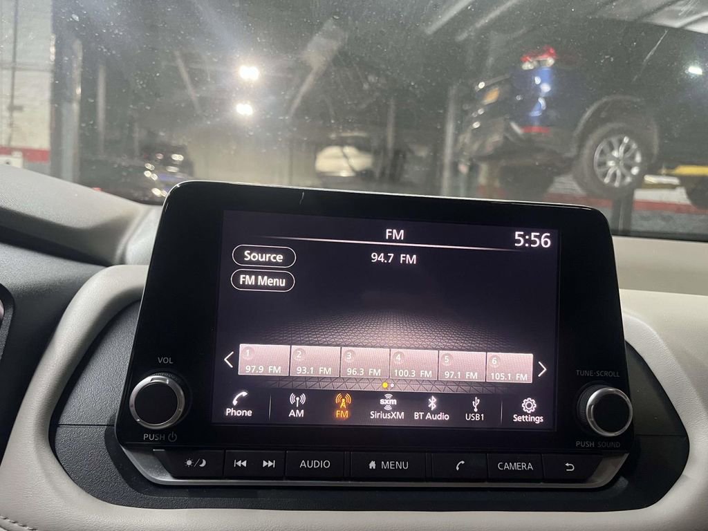 Used 2023 Nissan Rogue SV image 17