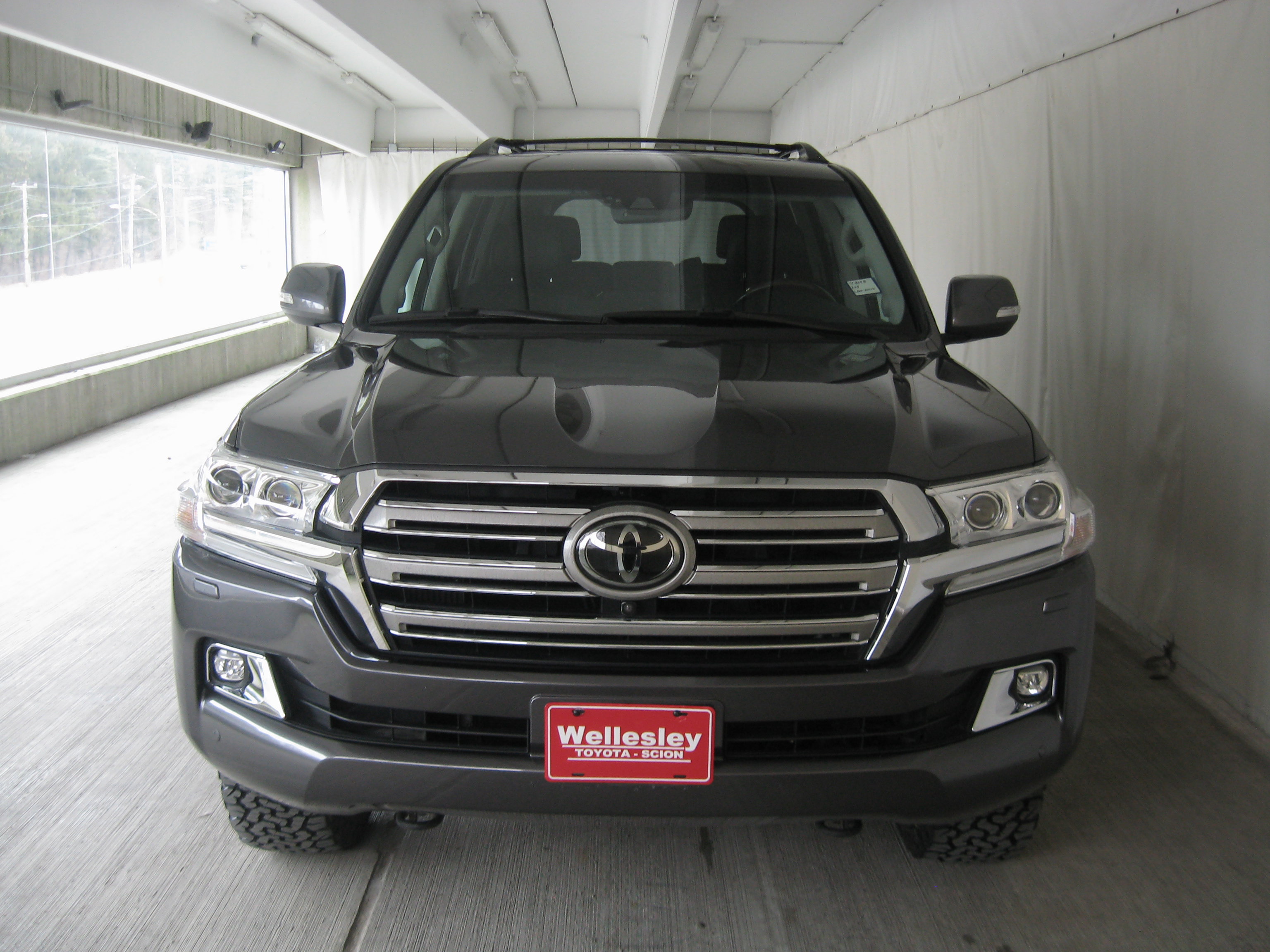 Used 2018 Toyota Land Cruiser image 6