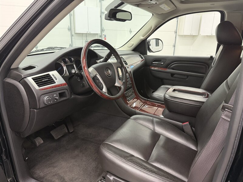 Used 2014 Cadillac Escalade Premium AWD/4WD image 10