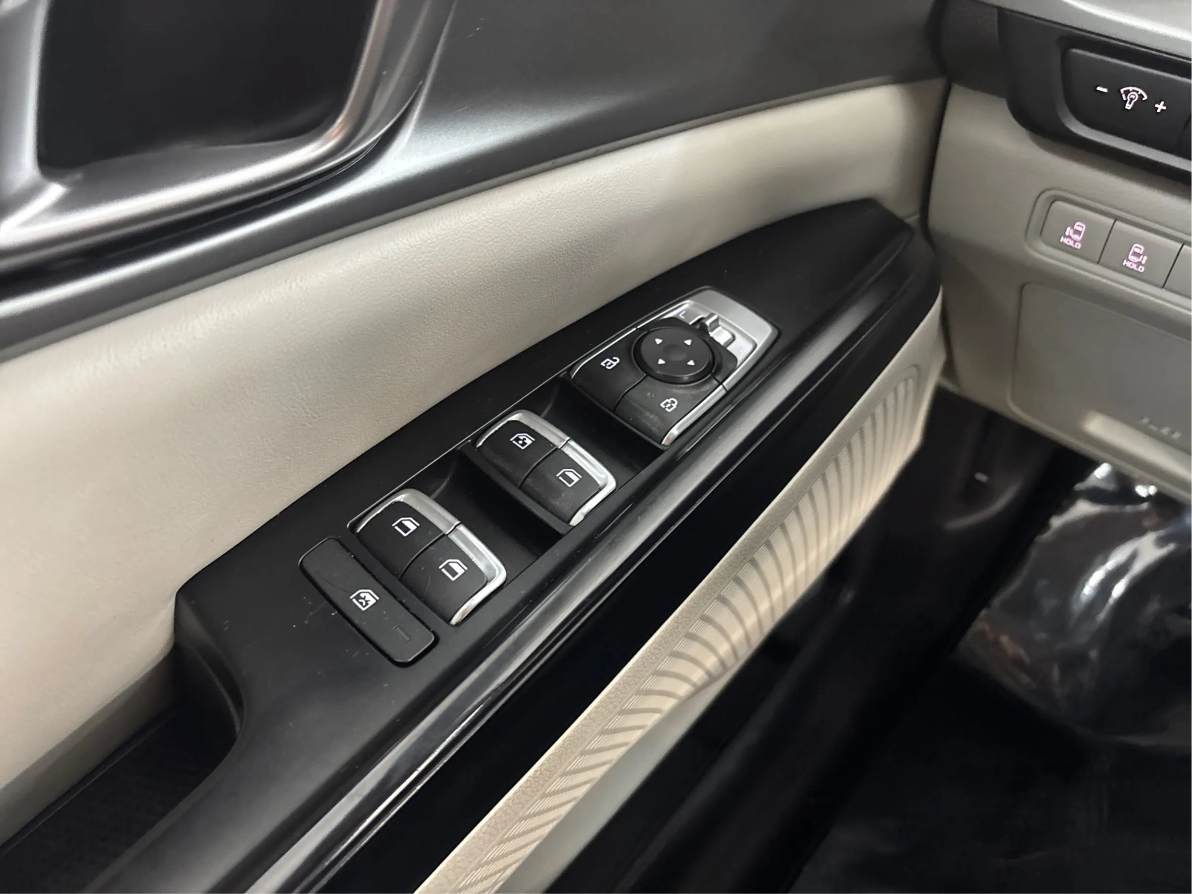 Used 2022 Kia Carnival LX FWD image 39