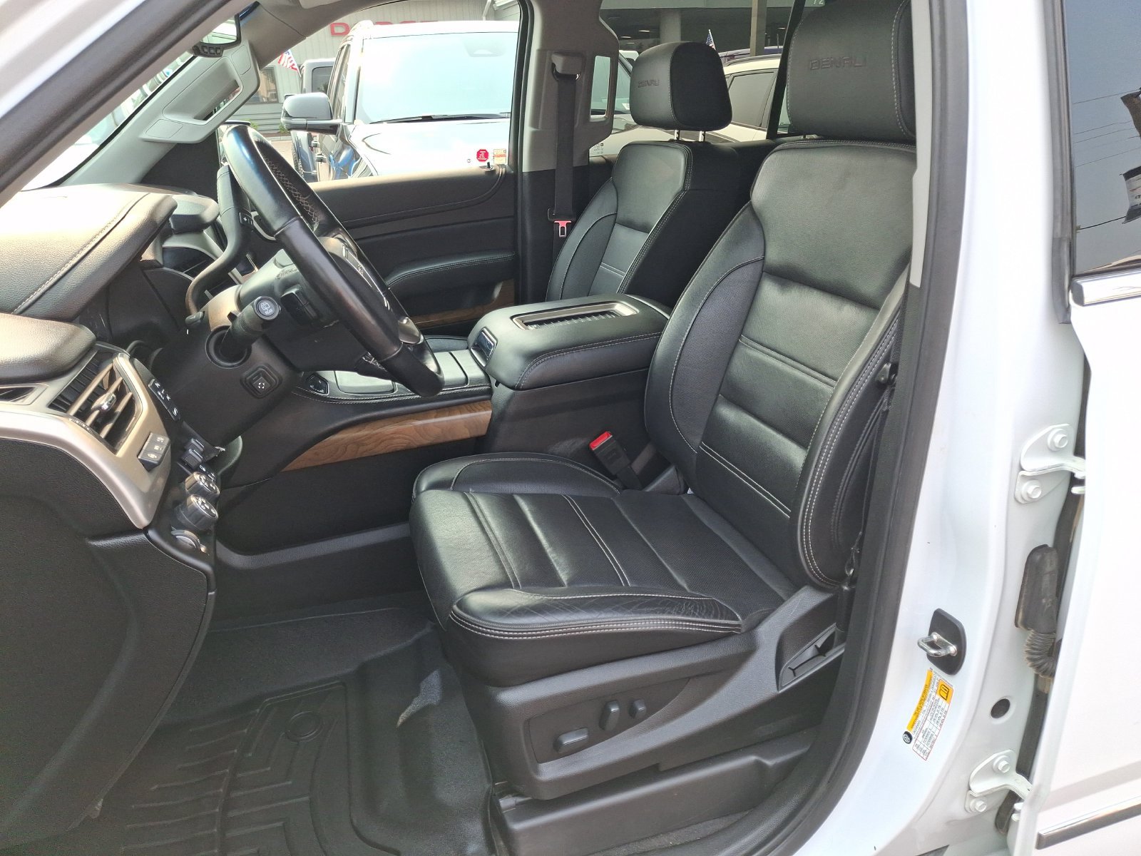 Used 2019 GMC Yukon Denali AWD/4WD image 17