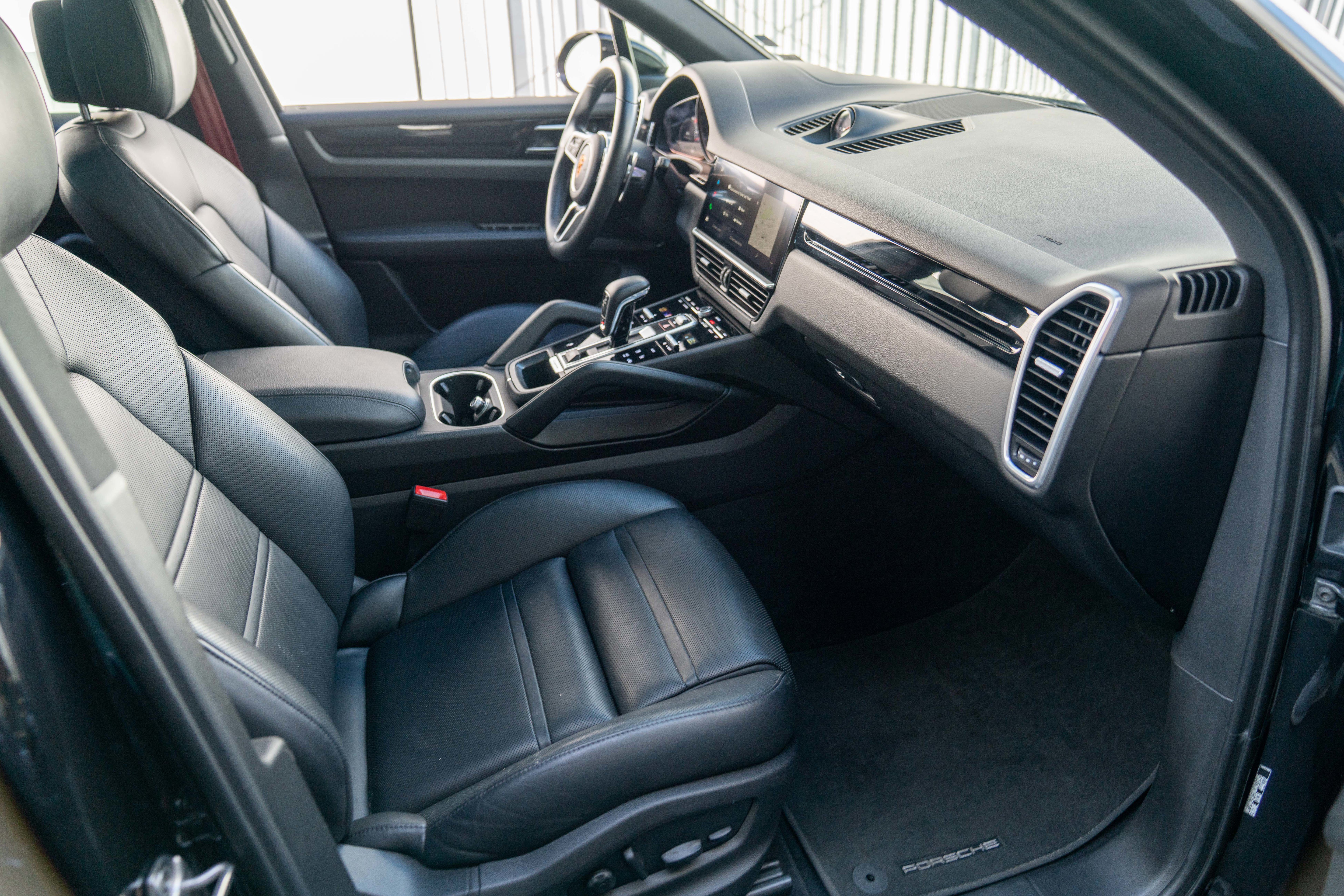 Used 2022 Porsche Cayenne AWD/4WD image 31