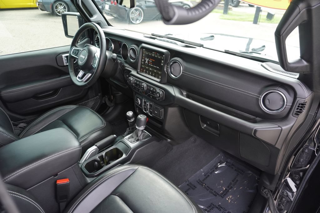 Used 2022 Jeep Wrangler Unlimited Sahara w/ Cold Weather Group AWD/4WD image 29
