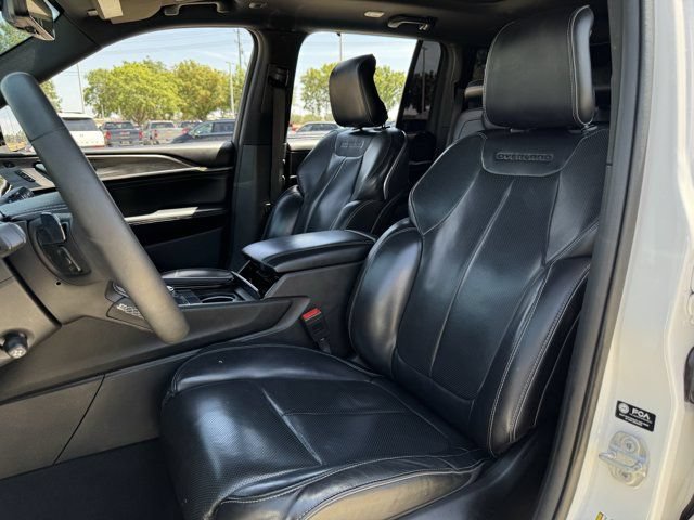 Used 2023 Jeep Grand Cherokee Overland w/ Luxury Tech Group IV RWD image 27
