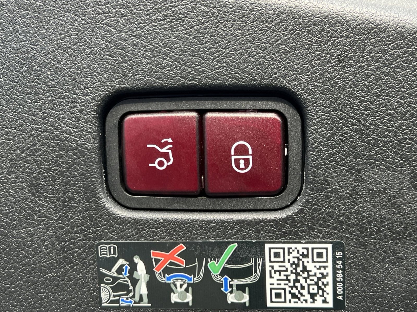 Certified 2024 Mercedes-Benz CLE 300 4MATIC Coupe image 25