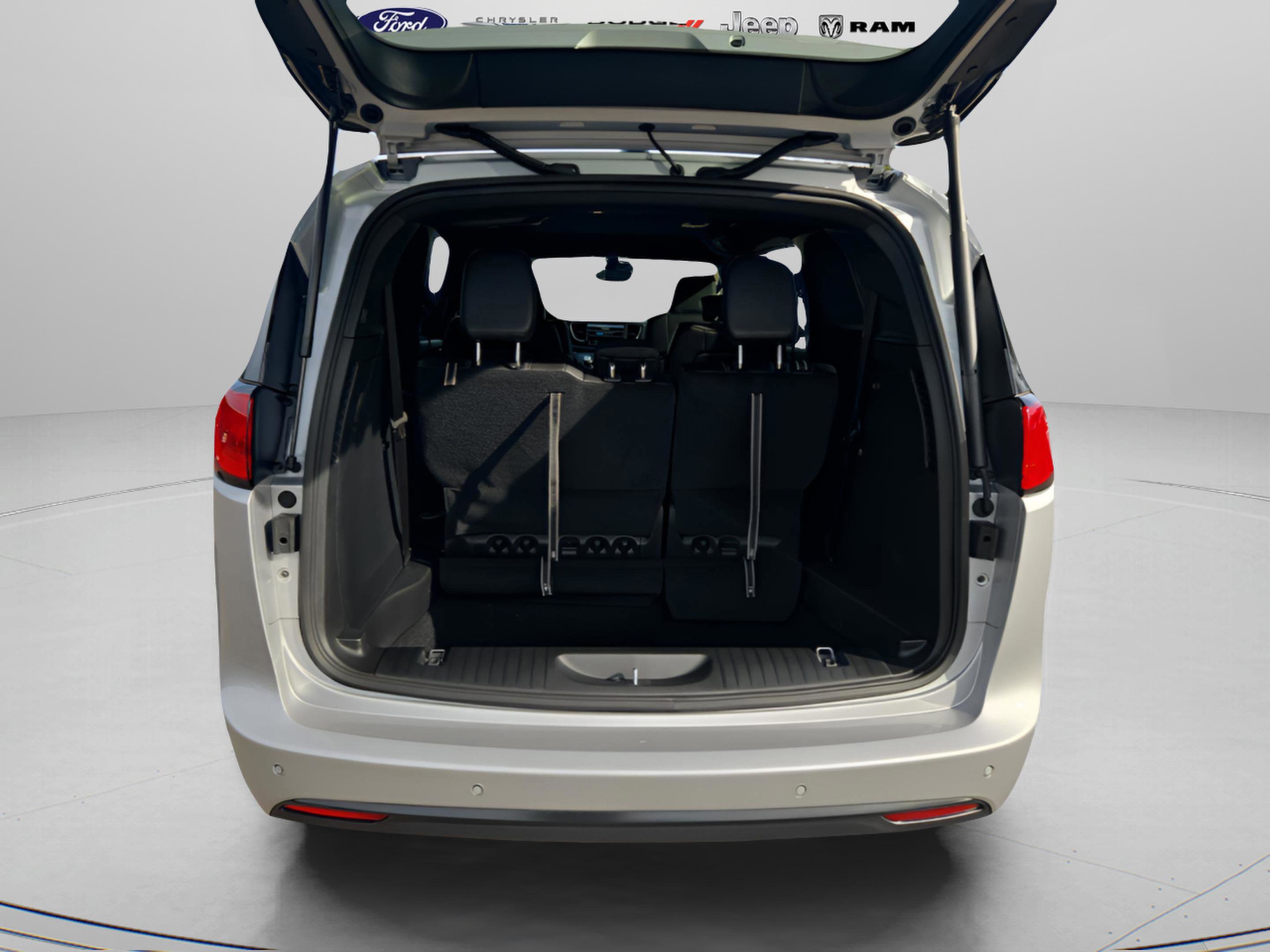 New 2026 Chrysler Voyager LX image 23