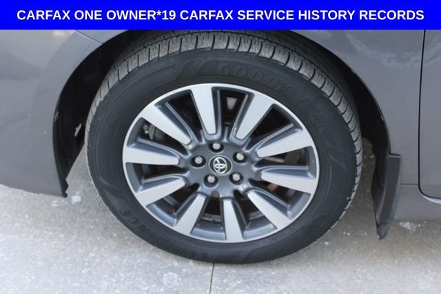 Used 2018 Toyota Sienna XLE w/ XLE Navigation Package image 12