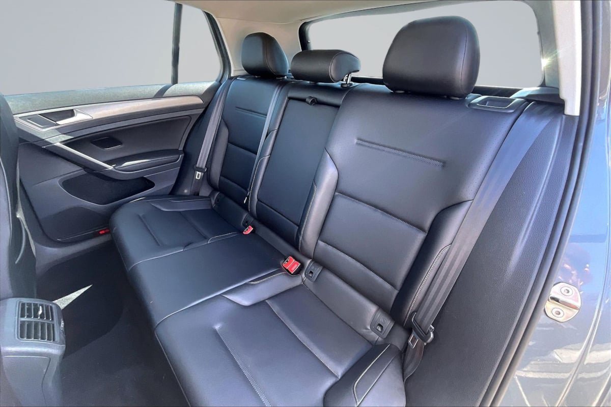 Used 2017 Volkswagen Golf SE FWD image 26