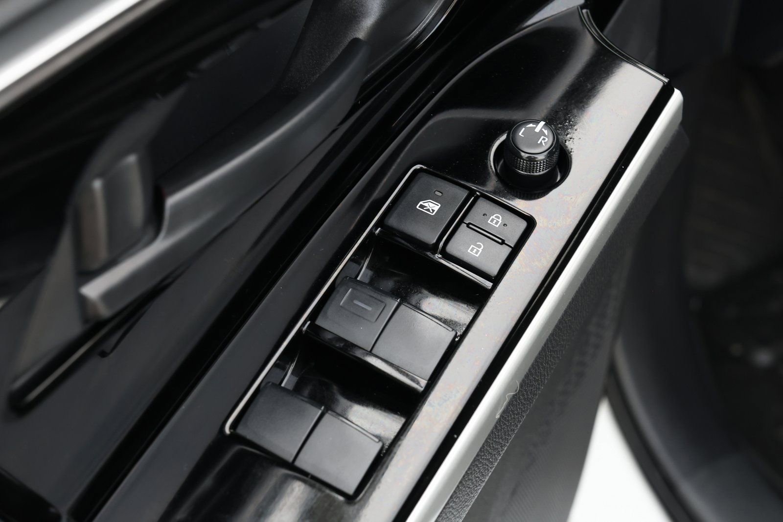 Used 2025 Toyota bZ4X AWD w/ Weather Package image 28