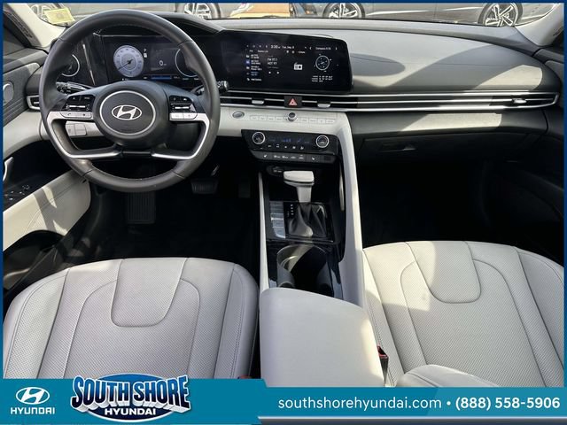 Certified 2025 Hyundai Elantra Limited FWD image 16