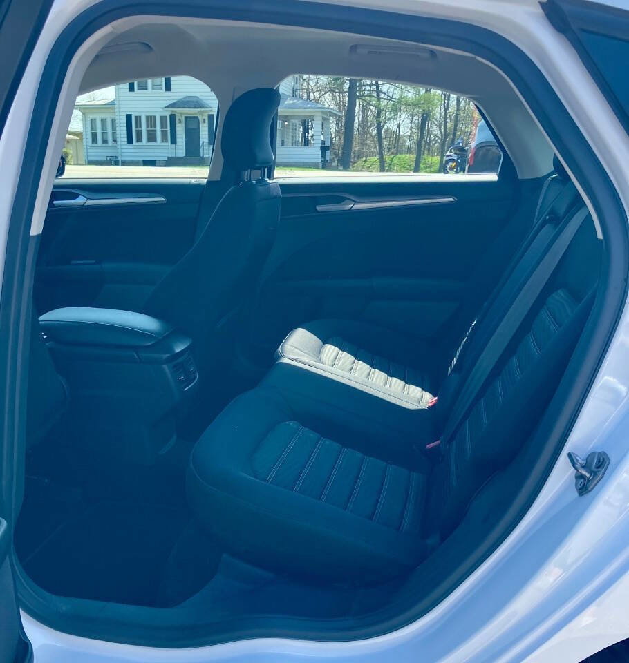 Used 2016 Ford Fusion SE image 14