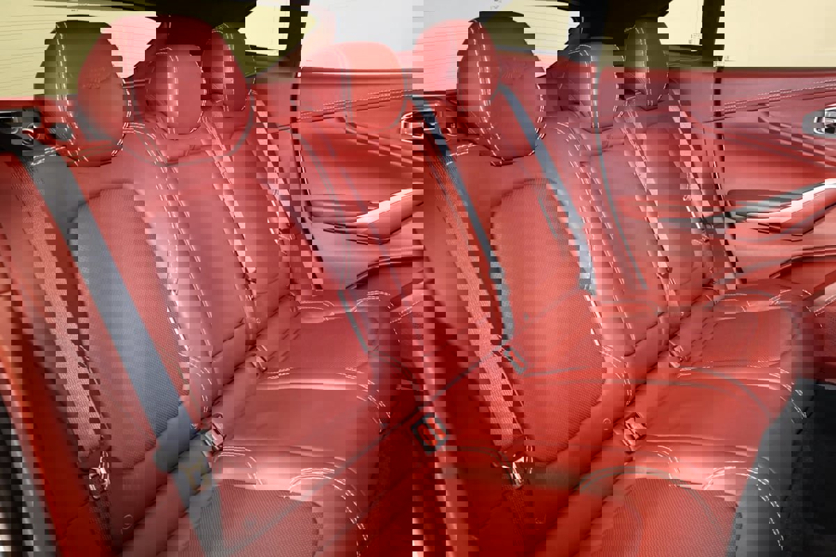 Used 2021 Aston Martin DBX image 32