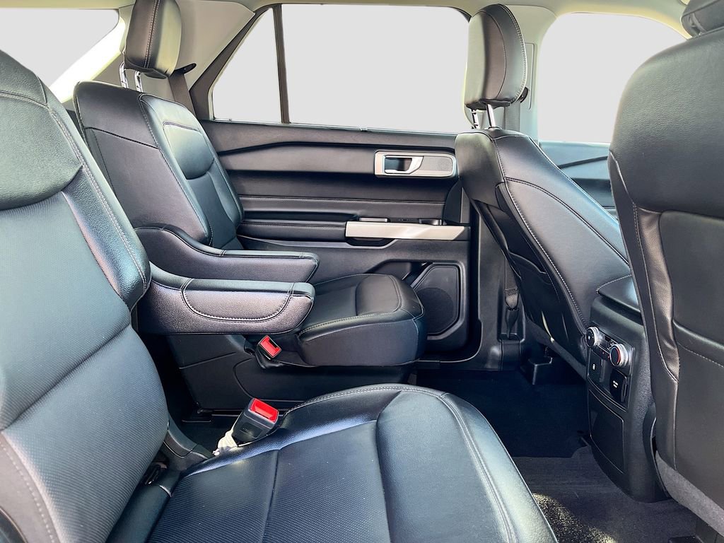 Used 2022 Ford Explorer Limited w/ Equipment Group 301A AWD/4WD image 29