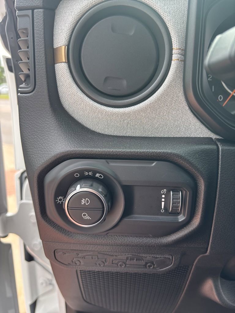 New 2025 Jeep Gladiator Sport AWD/4WD image 15