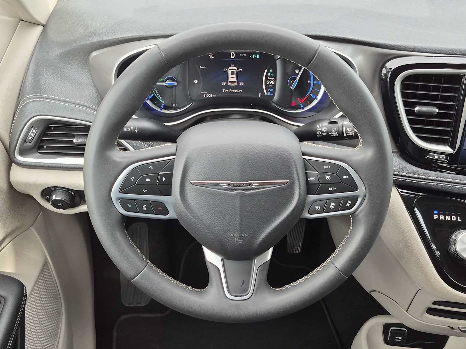 Used 2023 Chrysler Pacifica Touring-L FWD image 21