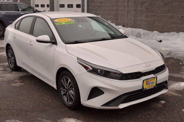 Used 2023 Kia Forte LXS image 2