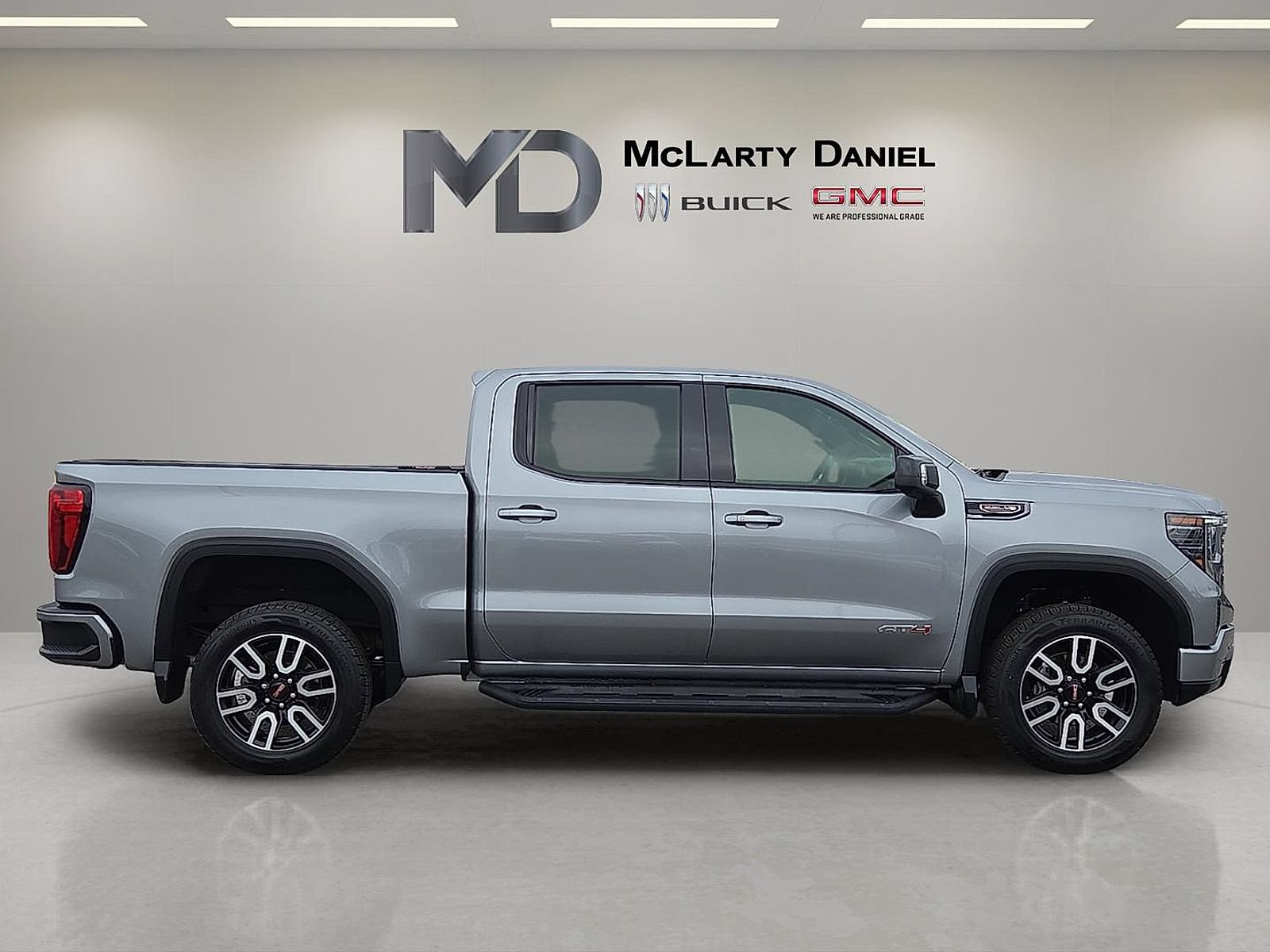 Certified 2024 GMC Sierra 1500 AT4 w/ Technology Package AWD/4WD image 15