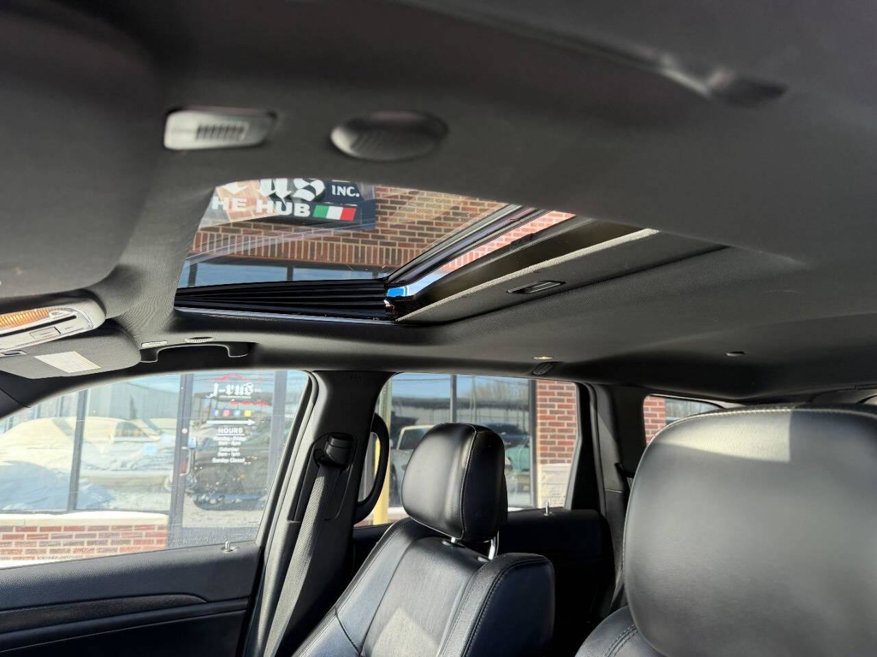 Used 2018 Jeep Grand Cherokee Altitude image 32