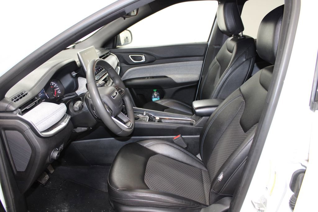 Used 2024 Jeep Compass Latitude image 14