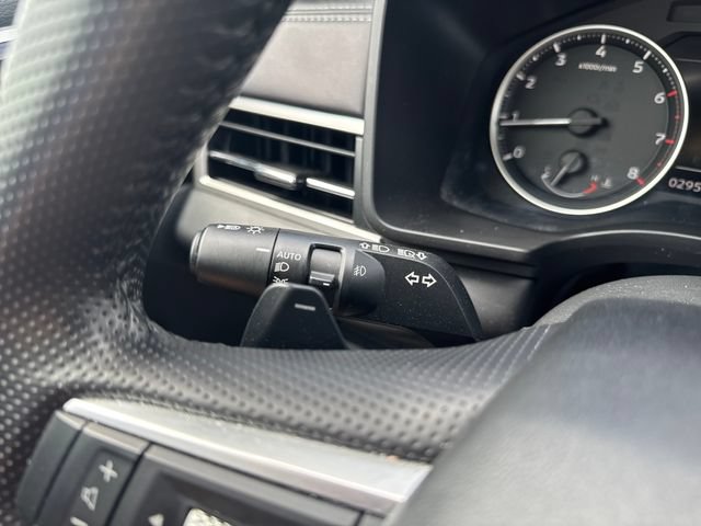 Used 2025 Mitsubishi Outlander AWD image 16