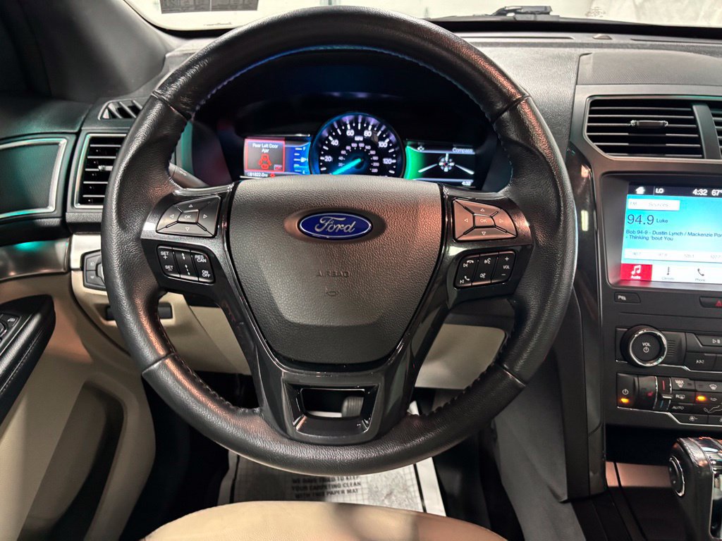 Used 2018 Ford Explorer XLT w/ Equipment Group 202A AWD/4WD image 17