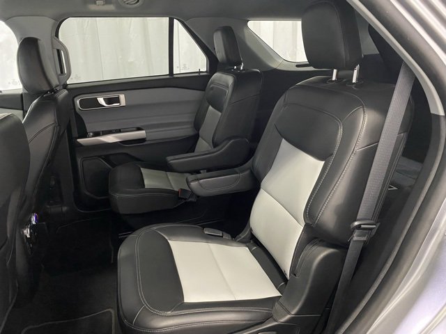 Used 2022 Ford Explorer XLT w/ Equipment Group 202A image 10