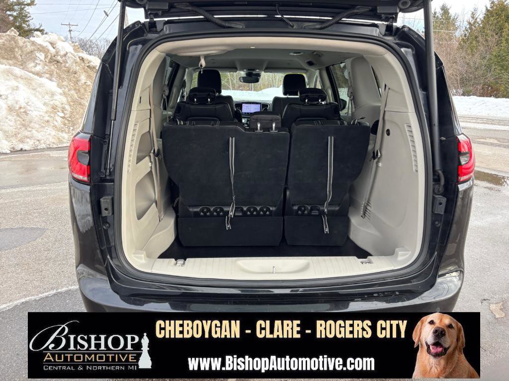 Used 2023 Chrysler Pacifica Touring-L image 24