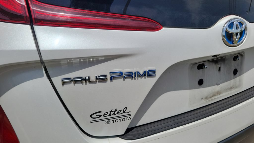Used 2021 Toyota Prius Prime XLE FWD image 9