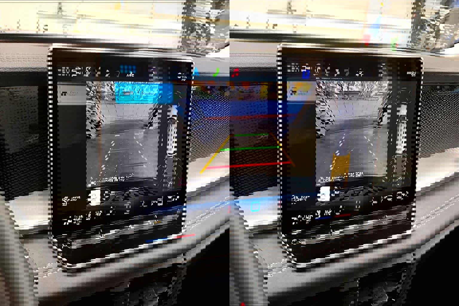 Used 2025 Volkswagen Tiguan SE image 24