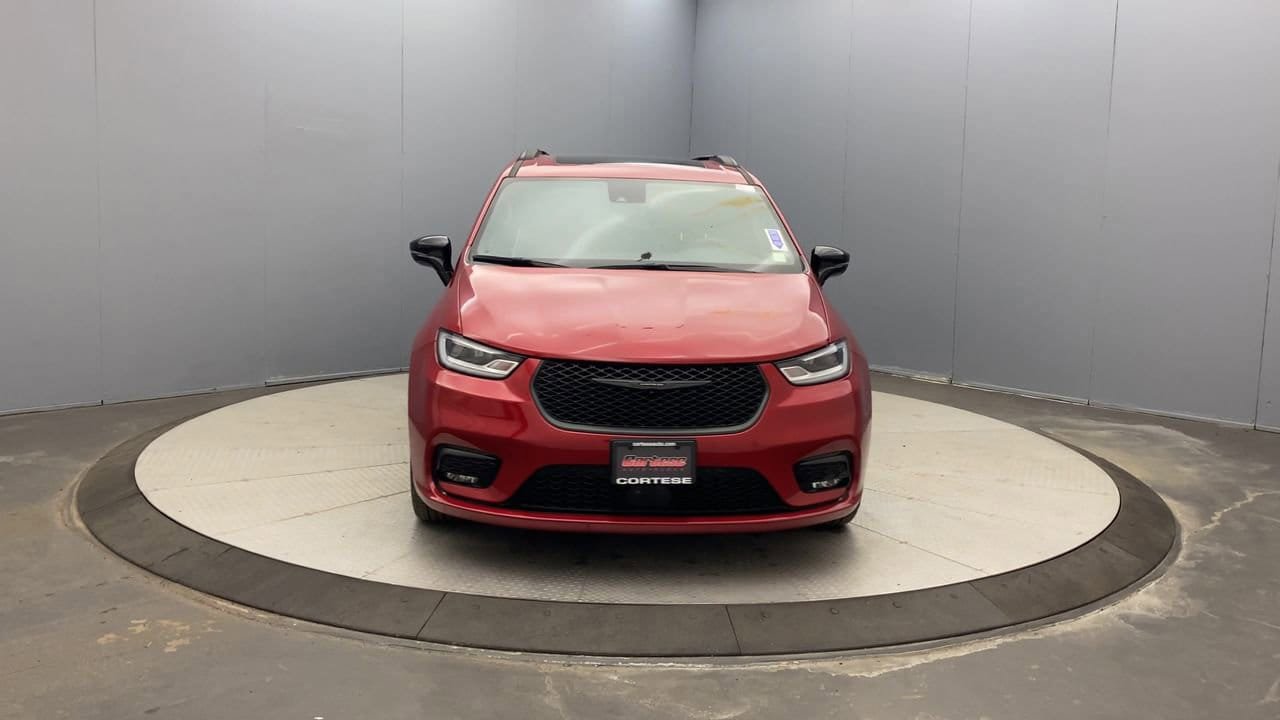 Used 2025 Chrysler Pacifica Limited FWD image 8
