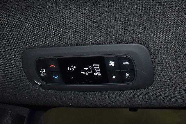 Certified 2025 Chrysler Pacifica Select image 32