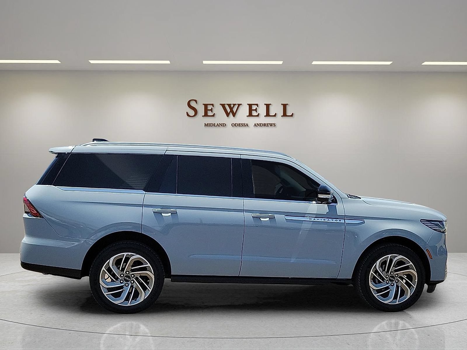 Used 2026 Lincoln Navigator Reserve AWD/4WD image 6