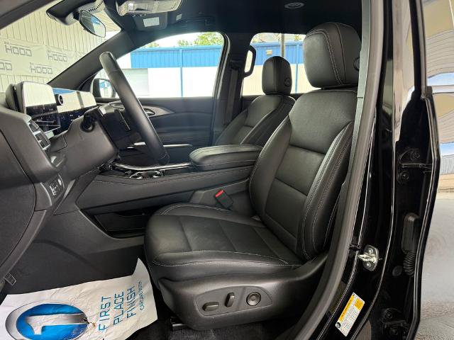 Used 2026 Chevrolet Traverse LT FWD image 5
