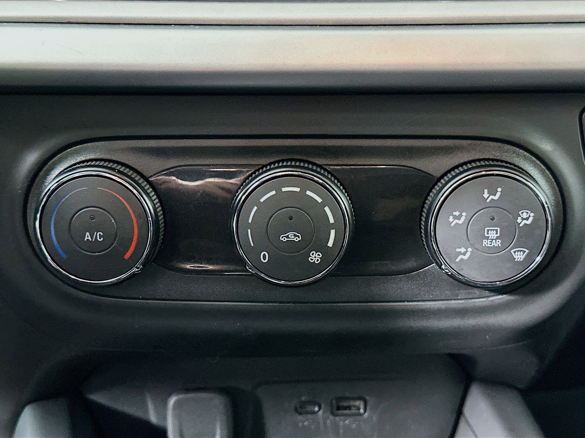 Used 2025 Chevrolet Trax LS image 23