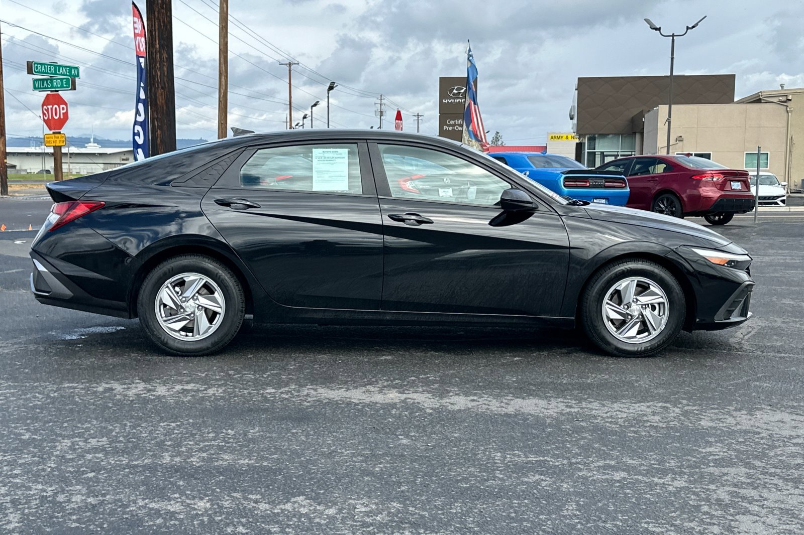 Certified 2024 Hyundai Elantra SE FWD image 3