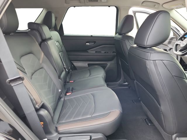 New 2025 Nissan Pathfinder Platinum image 28