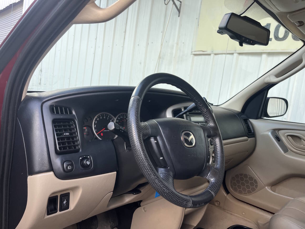 Used 2004 MAZDA Tribute ES w/ Tow Pkg image 12