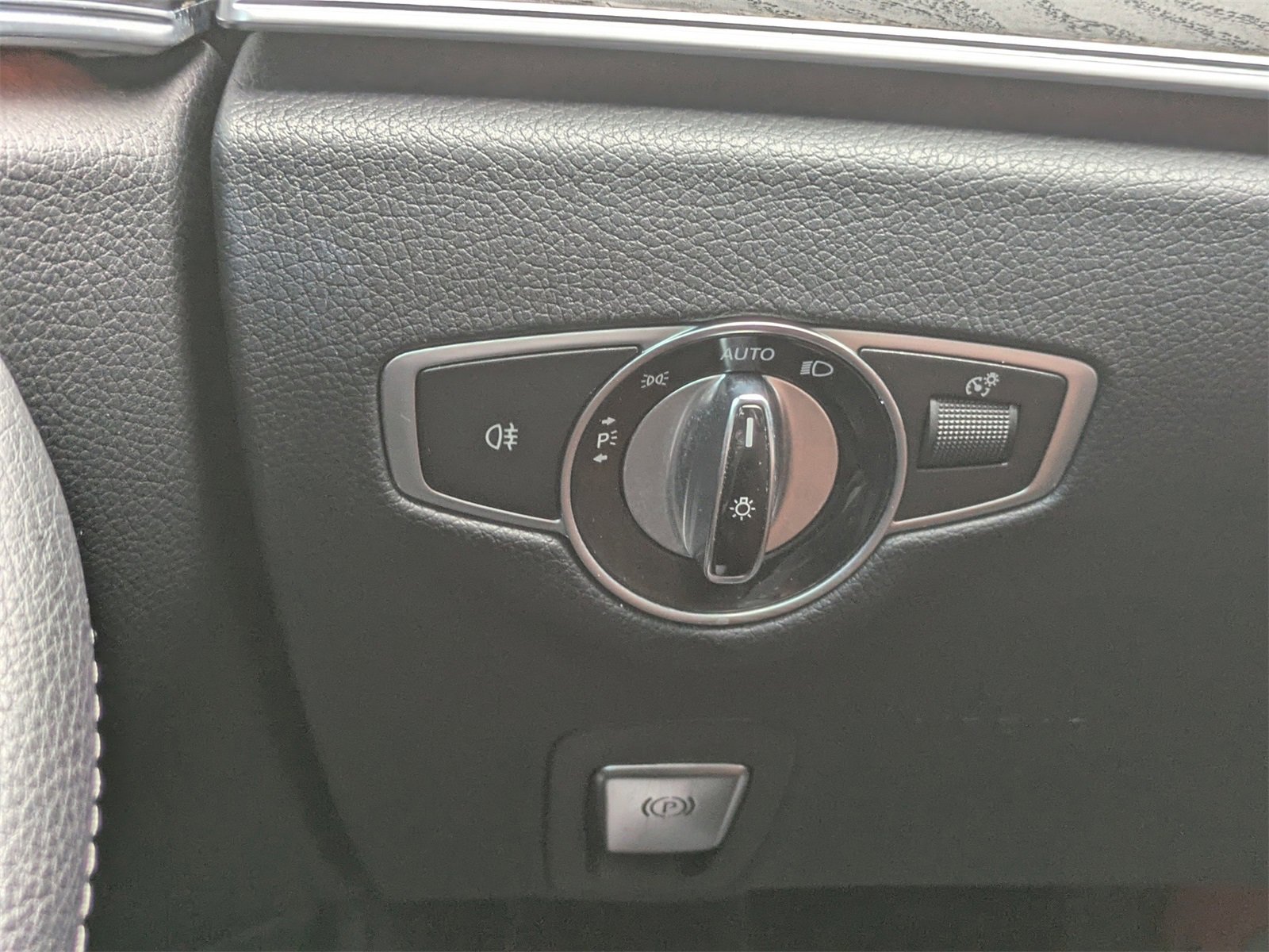 Used 2019 Mercedes-Benz E 300 4MATIC image 34