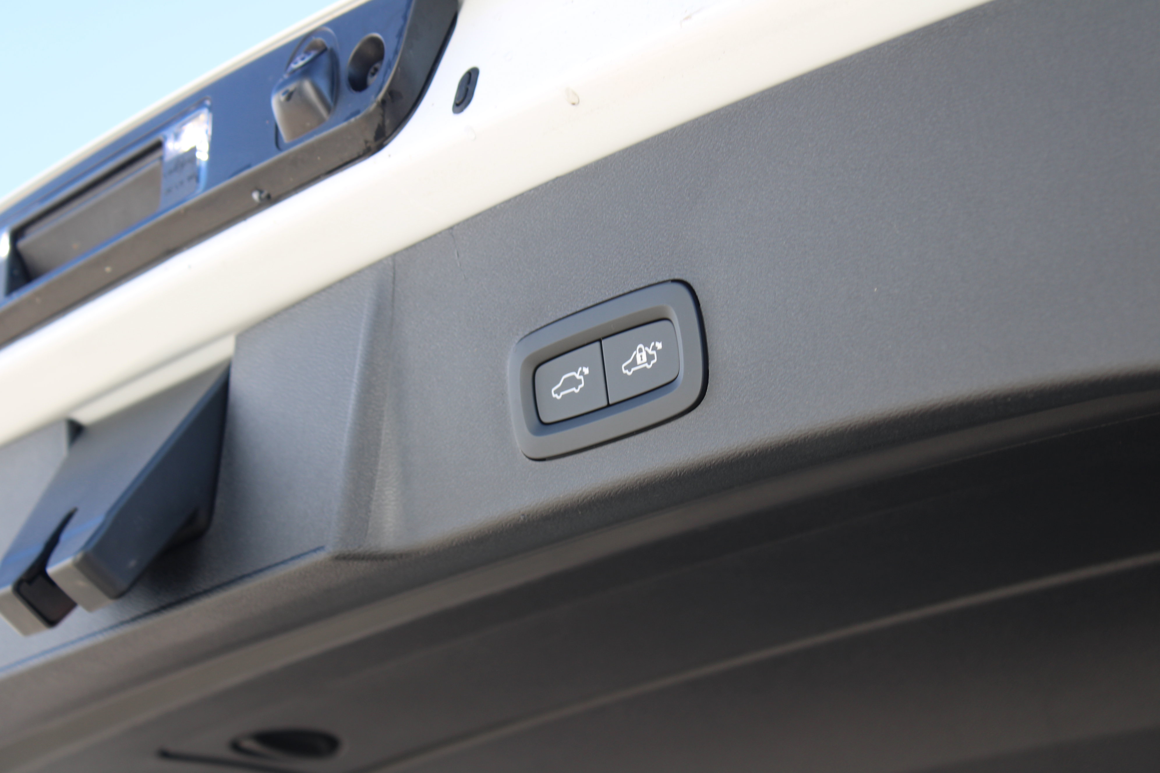 New 2025 Volvo XC40 B5 Plus w/ Protection Package Premier image 44