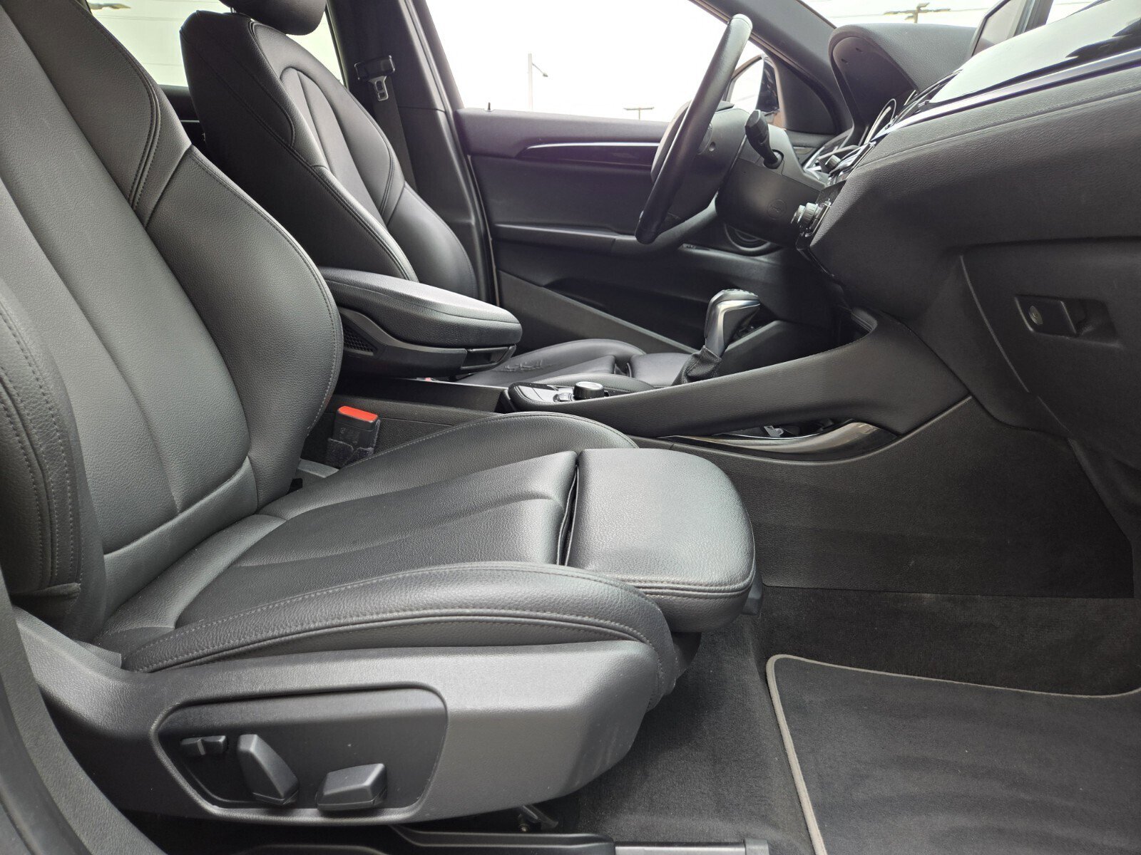 Used 2018 BMW X2 sDrive28i image 13