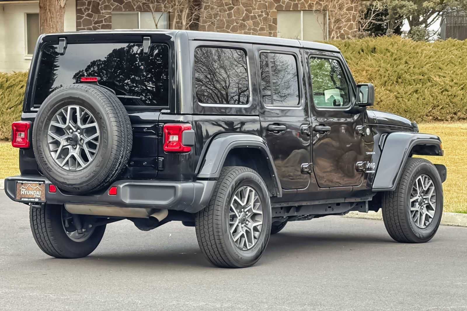 Used 2024 Jeep Wrangler Sahara image 4