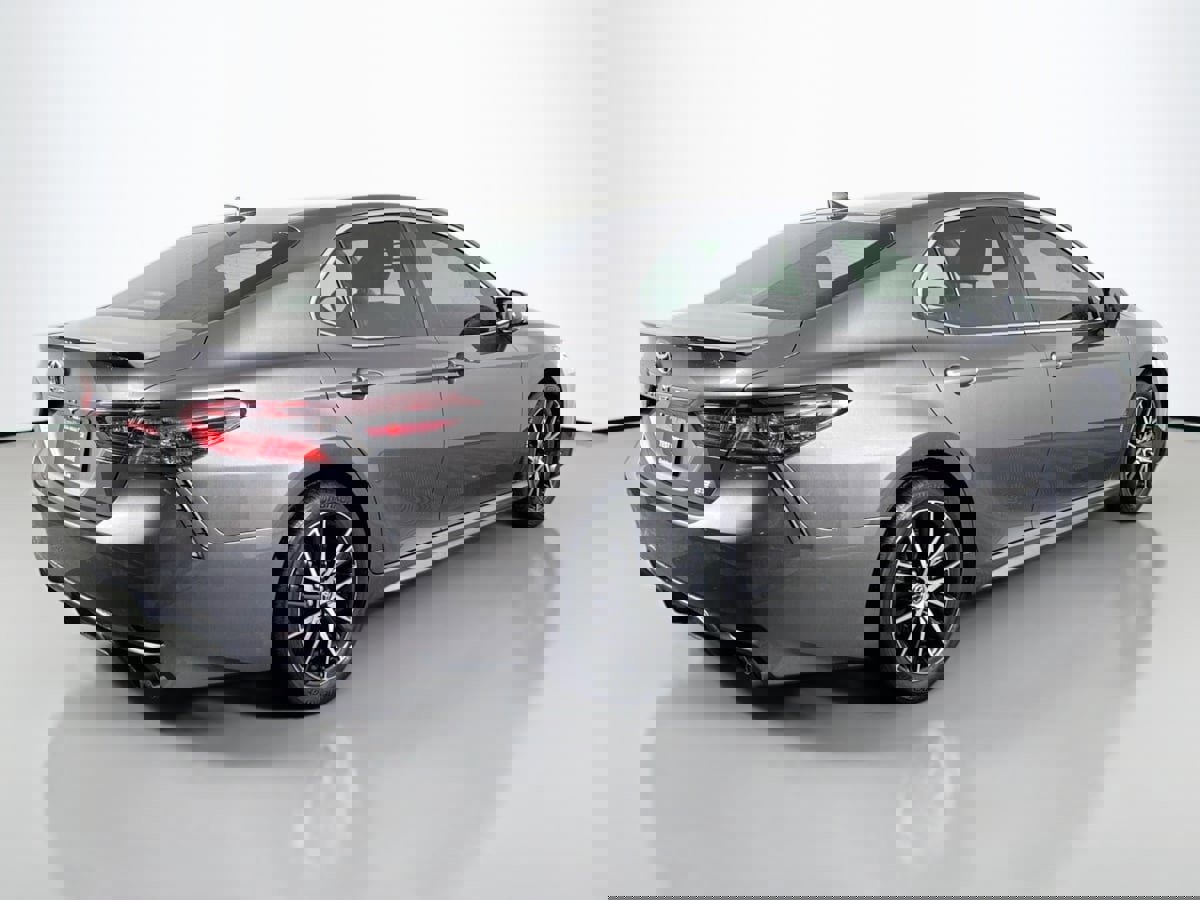 Used 2024 Toyota Camry SE image 5