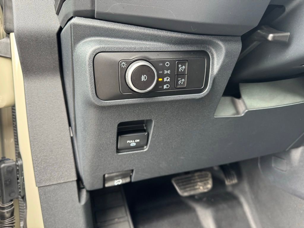 Used 2025 Ford Bronco Badlands image 4