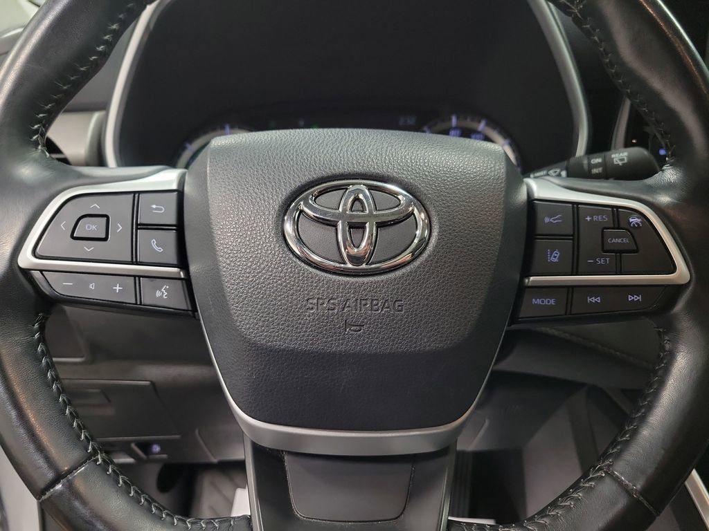 Used 2022 Toyota Highlander XLE FWD image 19