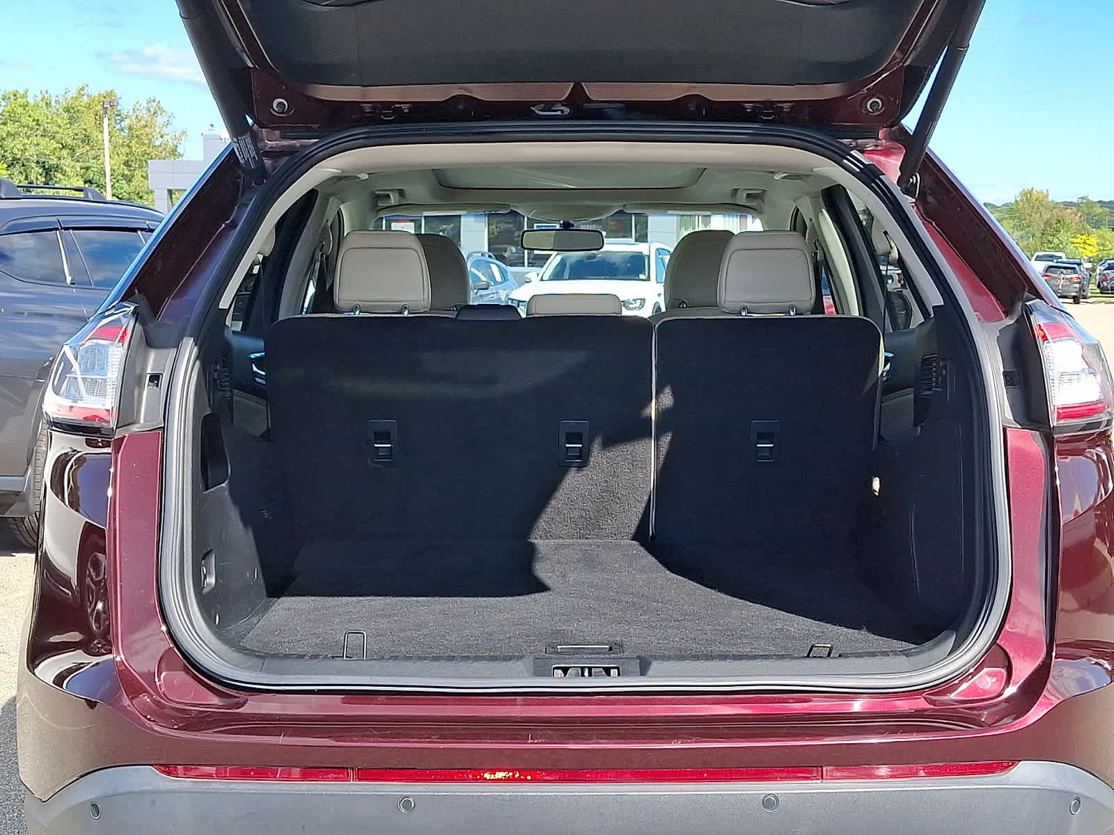 Used 2018 Ford Edge Titanium w/ Equipment Group 301A AWD/4WD image 30