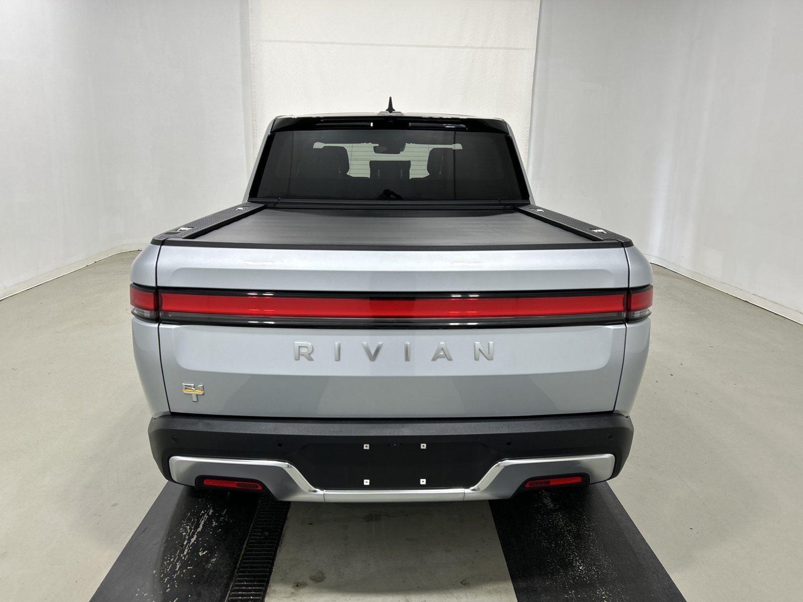 Used 2024 Rivian R1T Adventure AWD/4WD image 4